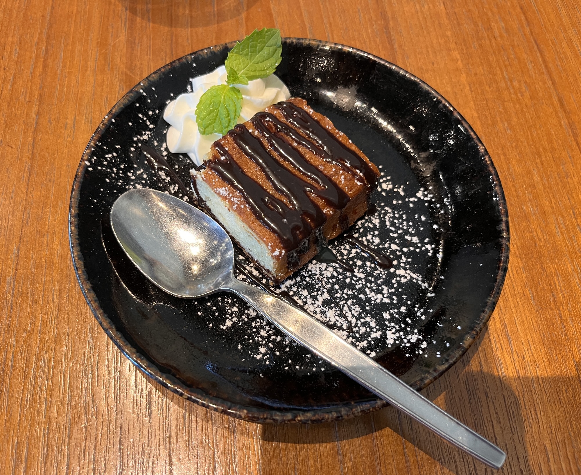 バナナケーキ チョコソースがけ
